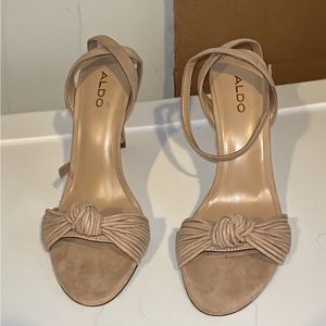 Nude Aldo heels. Only wore once.